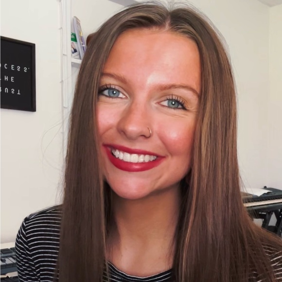 Meet your Posher, Kristina René - Picture 1 of 2